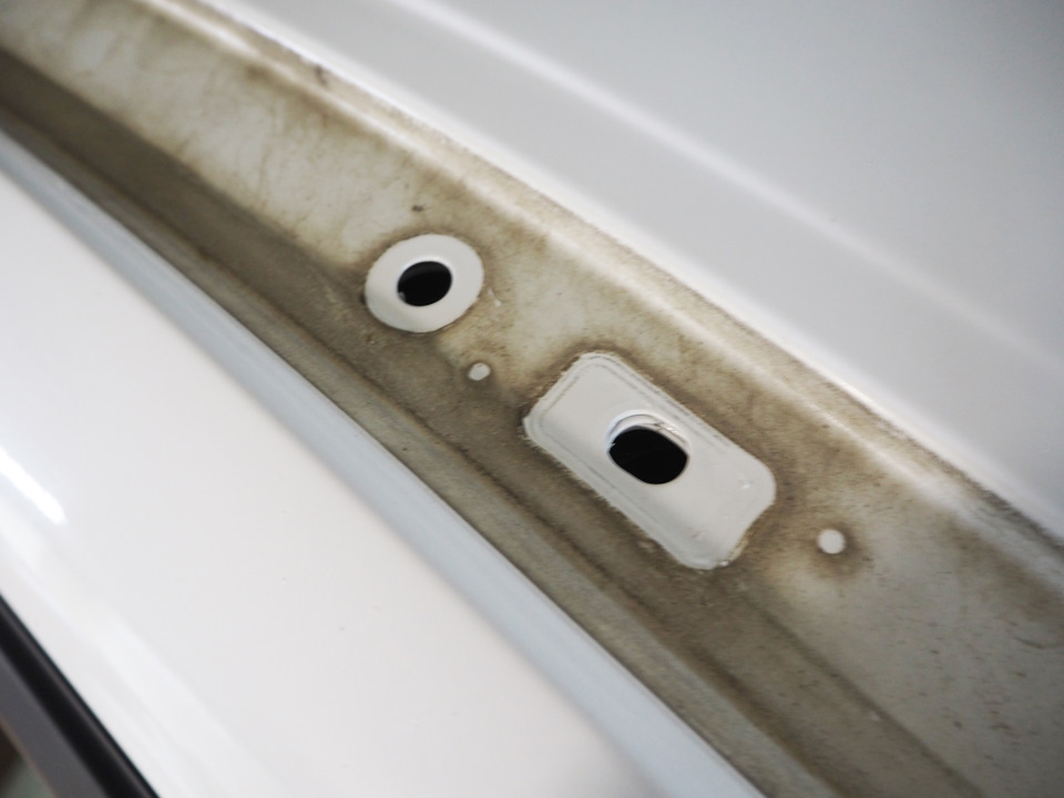 Крыша под рейлингами. Все чистенько, краска девственная — Volvo XC60 (1G)