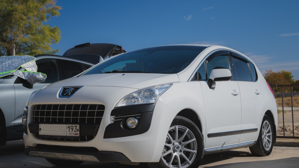 Пежо 3008 2012 отзывы. Peugeot 3008 1. Пежо 3008 2012 турбо. Peugeot 3008 225/55 17. Peugeot 3008 1.