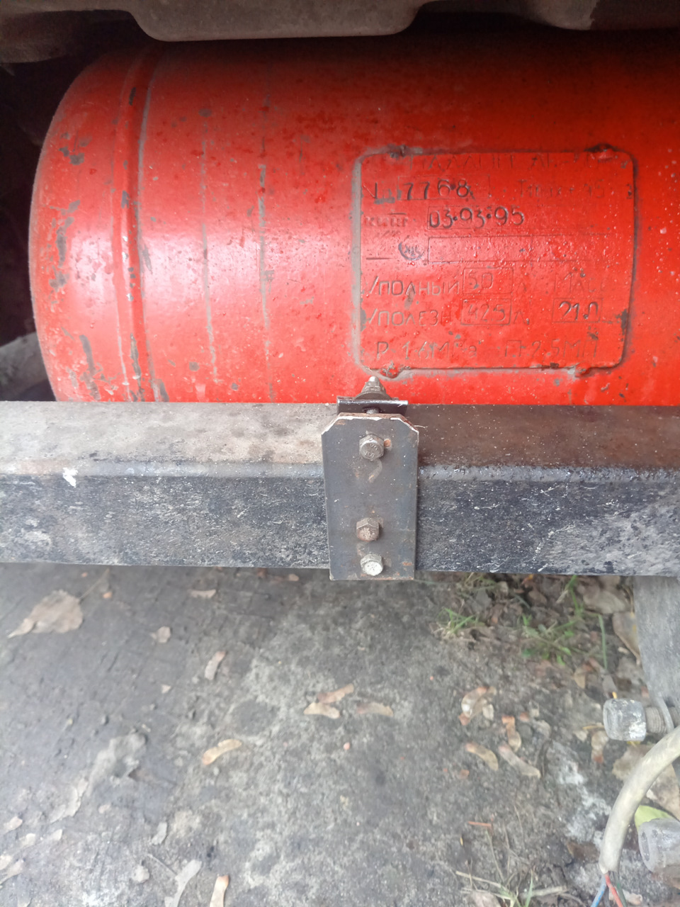 Закрепил балон с одной стороны — Lada 2120 Надежда