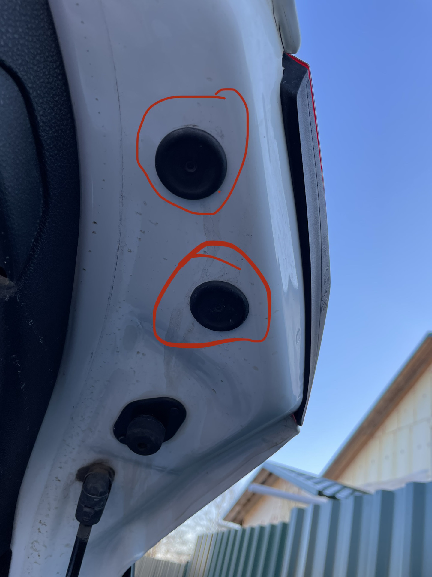 Замена габарита на крышке багажника — Opel Astra J, 1,6 л, 2011 года ...