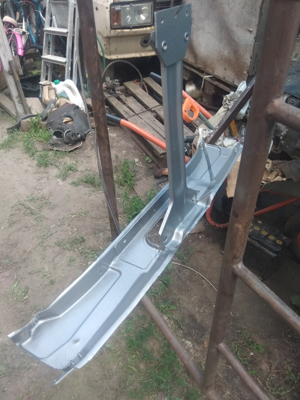 И центральную часть телевизора покрасил за одно — Lada 2120 Надежда