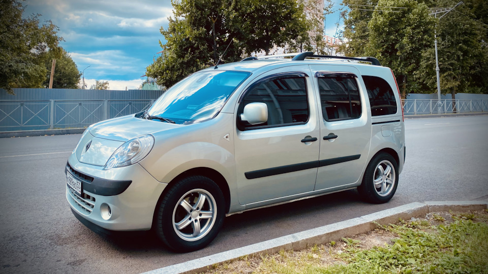 Рено кангу 2 фото Купить б/у Renault Kangoo II Рестайлинг 1.6 MT (102 л.с.) бензин механика в Моск