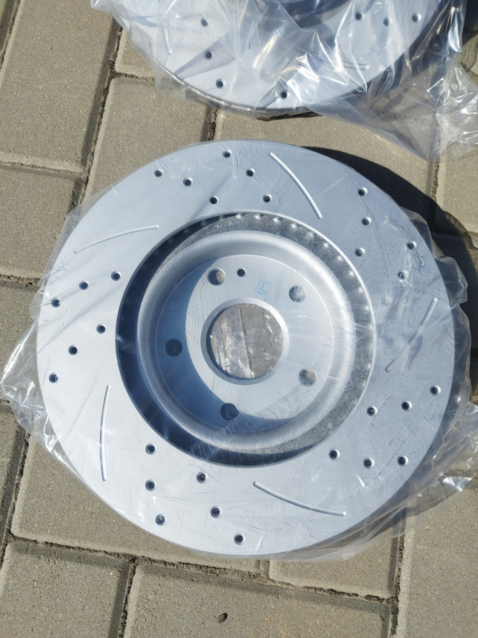 Передние тормозные диски, купил в Kvandr Auto — Geely Coolray (1G), 1,5 ...
