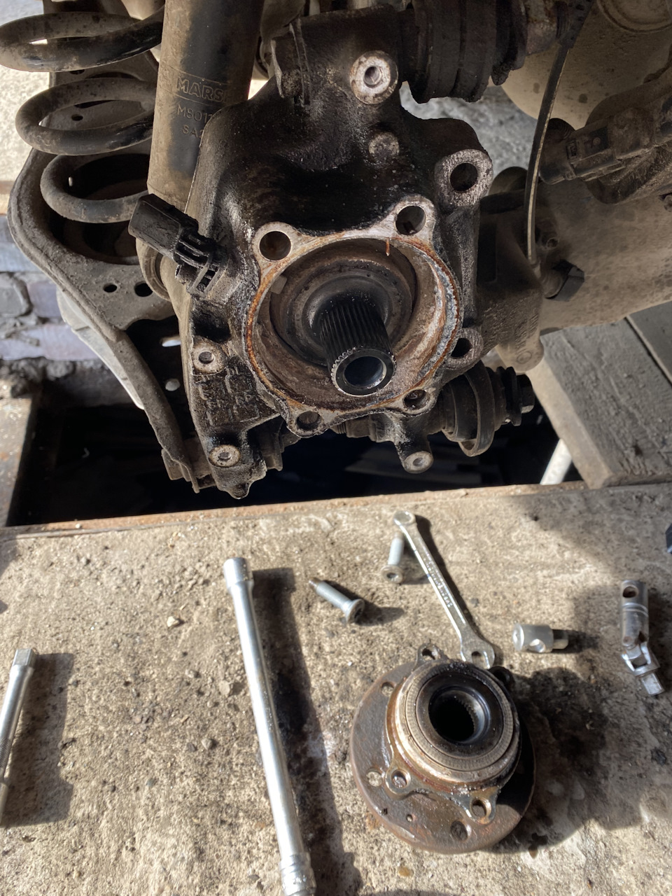 Снятая ступица — Volkswagen Tiguan (1G)