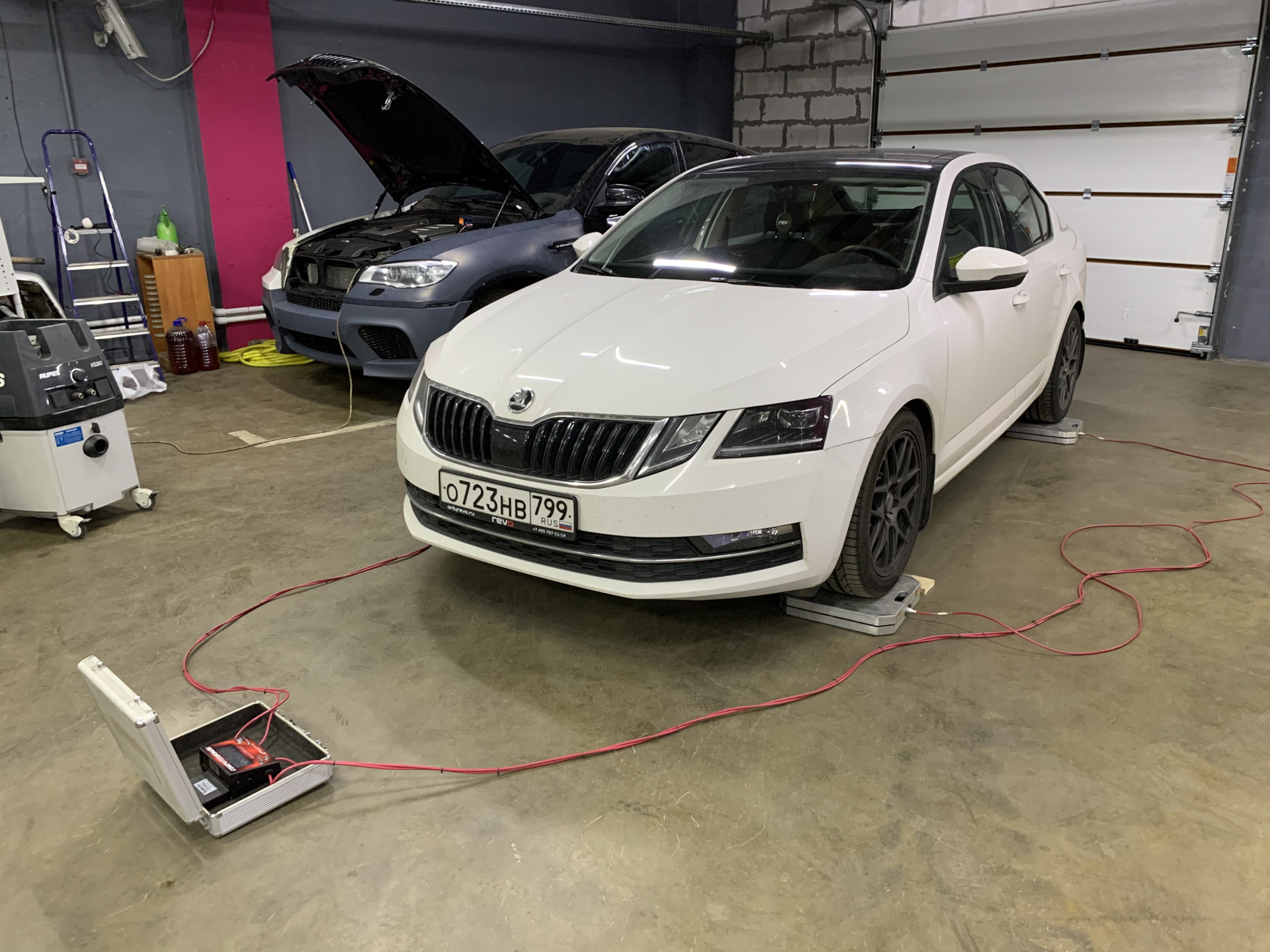 Skoda octavia масса. Skoda octavia масса. 6 mpi 102 л. Шкода рапид такси. Skoda octavia масса.