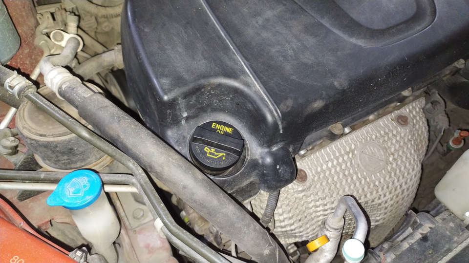 Крышка маслозаливной горловины — Suzuki SX4 (1G), 2 л, 2009 года ...