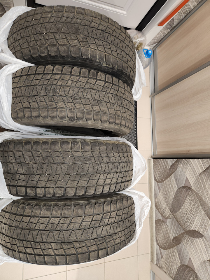 Шины зимние нешипованные Bridgestone 265/60 R18 на Toyota Land Cruiser ...