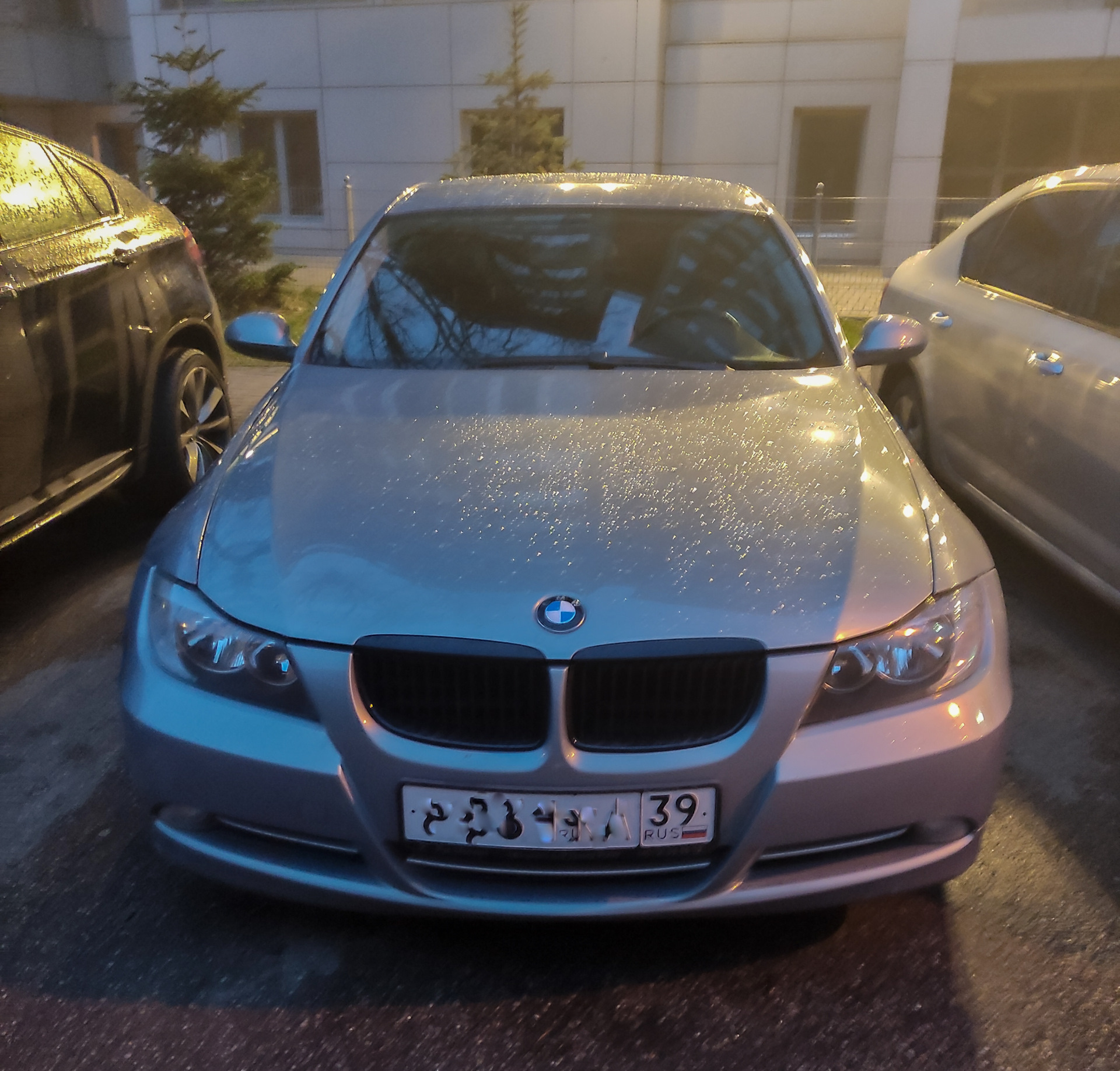 Покраска решетки радиатора в чёрный цвет — BMW 3 series (E90), 2 л, 2007  года | стайлинг | DRIVE2