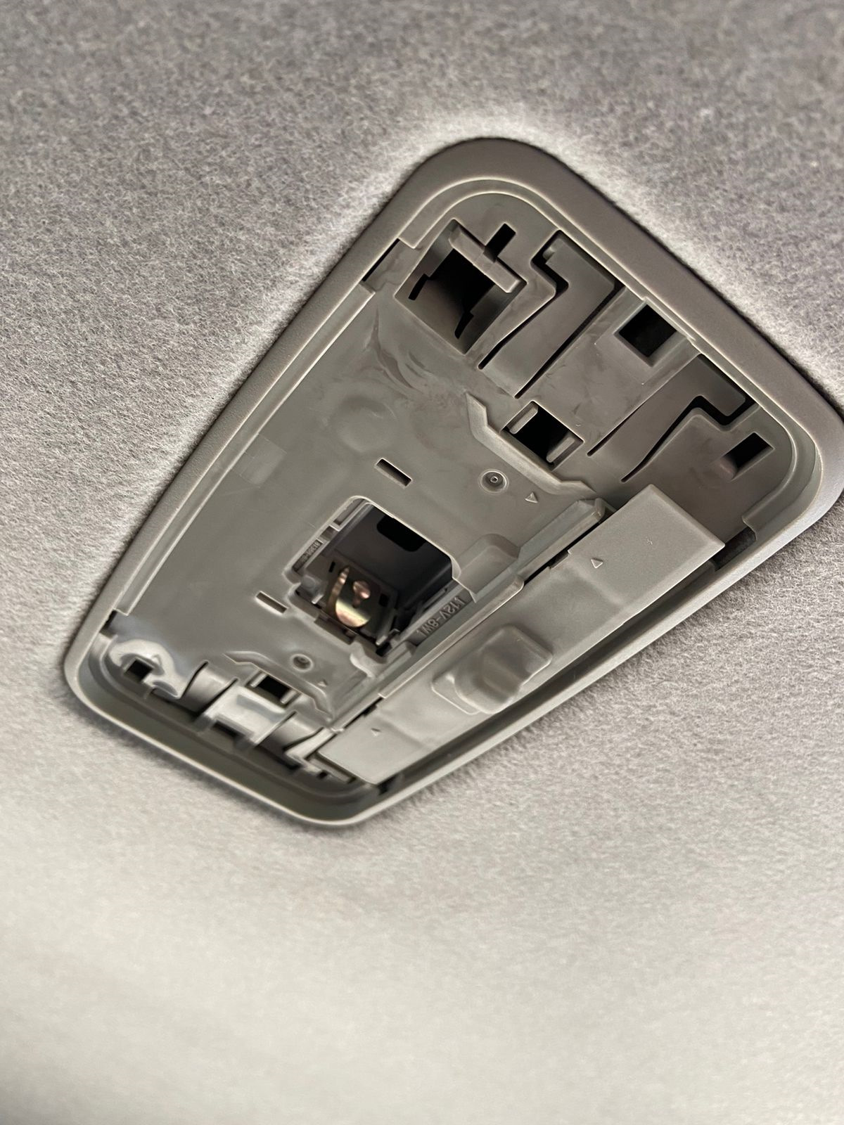 Светодиоды в освещение салона. — Toyota Isis, 1,8 л, 2012 года ...