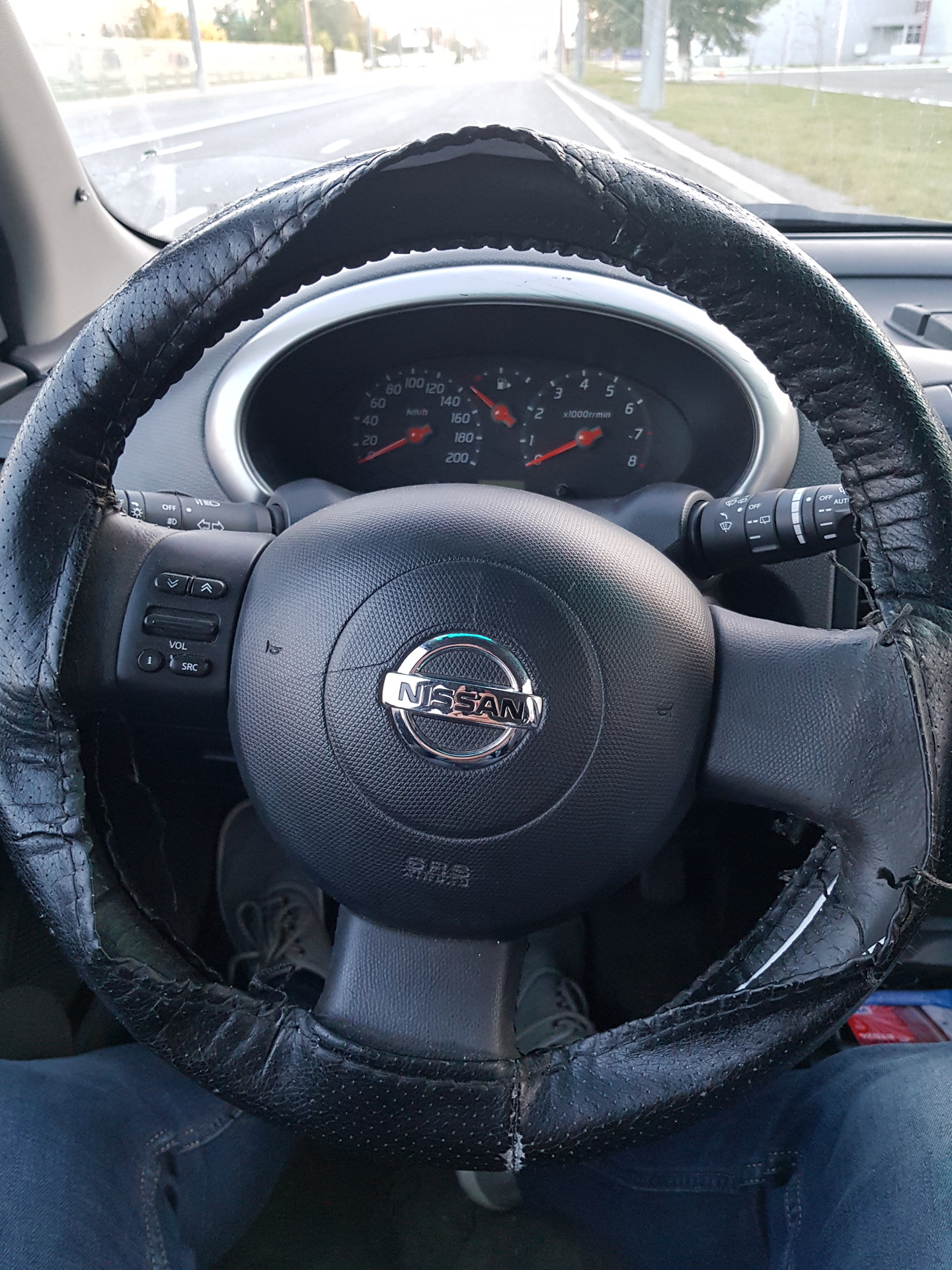 Убрал оплетку, покрасил руль. - Nissan Micra (K12), 1,4 л, 2004 года стайлинг DR