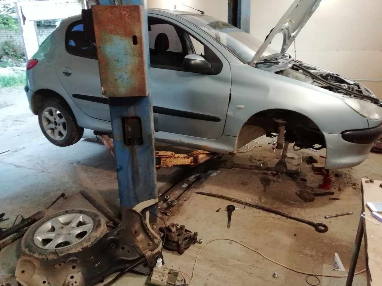 Ремонт передней подвески Ч.1 (рычаги, шаровые опоры) — Peugeot 206, 1,4 ...