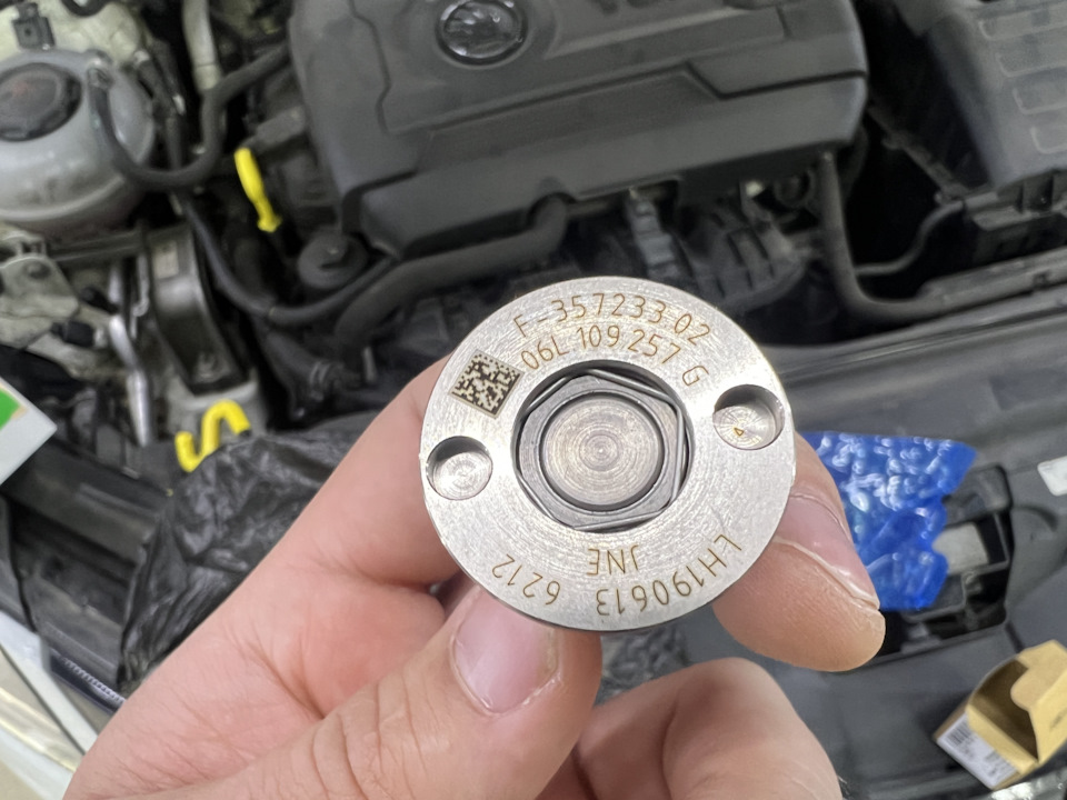 Устранение запотевания магнита — Skoda Octavia A7 Mk3, 1,8 л, 2017 года ...
