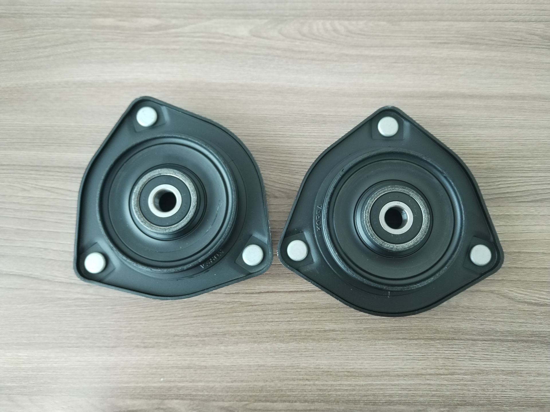 Запчасти для замены передних стоек амортизатора. Опора переднего ...