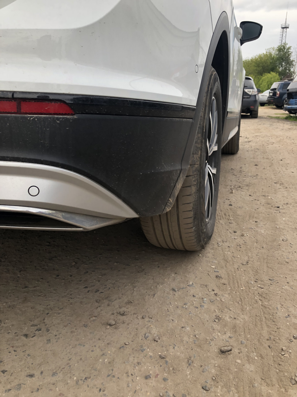Элероны (клыки) заднего бампера — Volkswagen Tiguan (2G), 1,4 л, 2020 ...