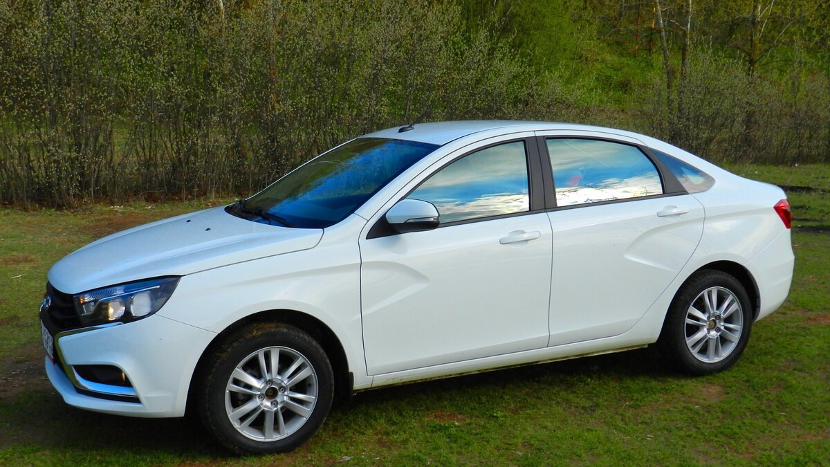 Lada Vesta White