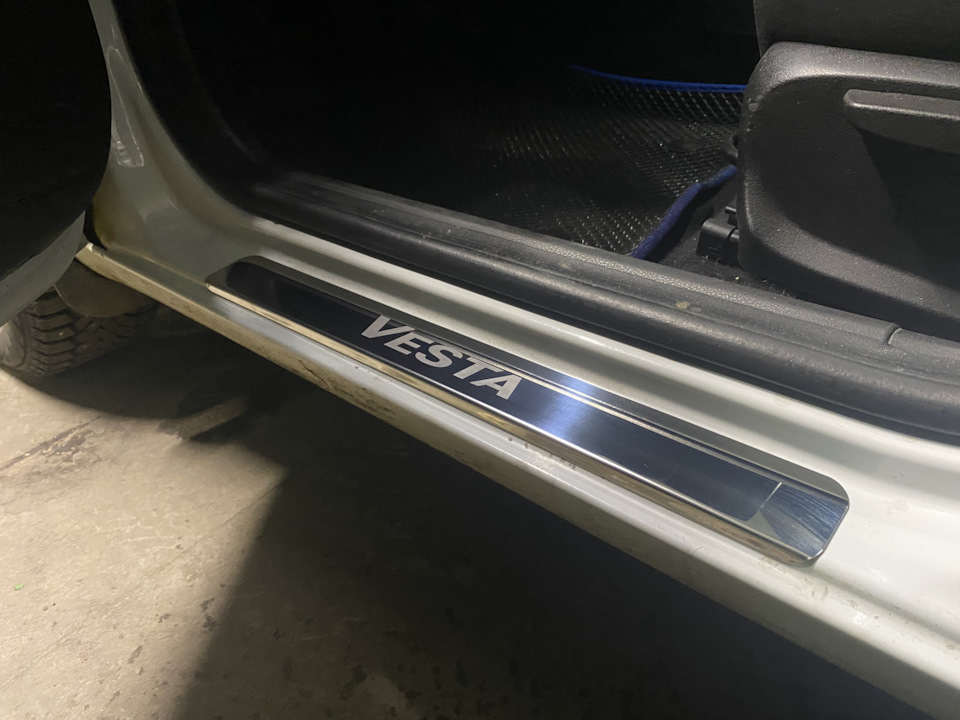 Накладки на пороги Vesta — Lada Vesta (1G), 1,6 л, 2016 года | другое ...