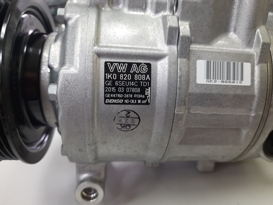 VAG 1K0820808AX — Volkswagen Passat B7. Запчасти на фото: 1K0820808AX, 1K0820808A, 6SEU14C