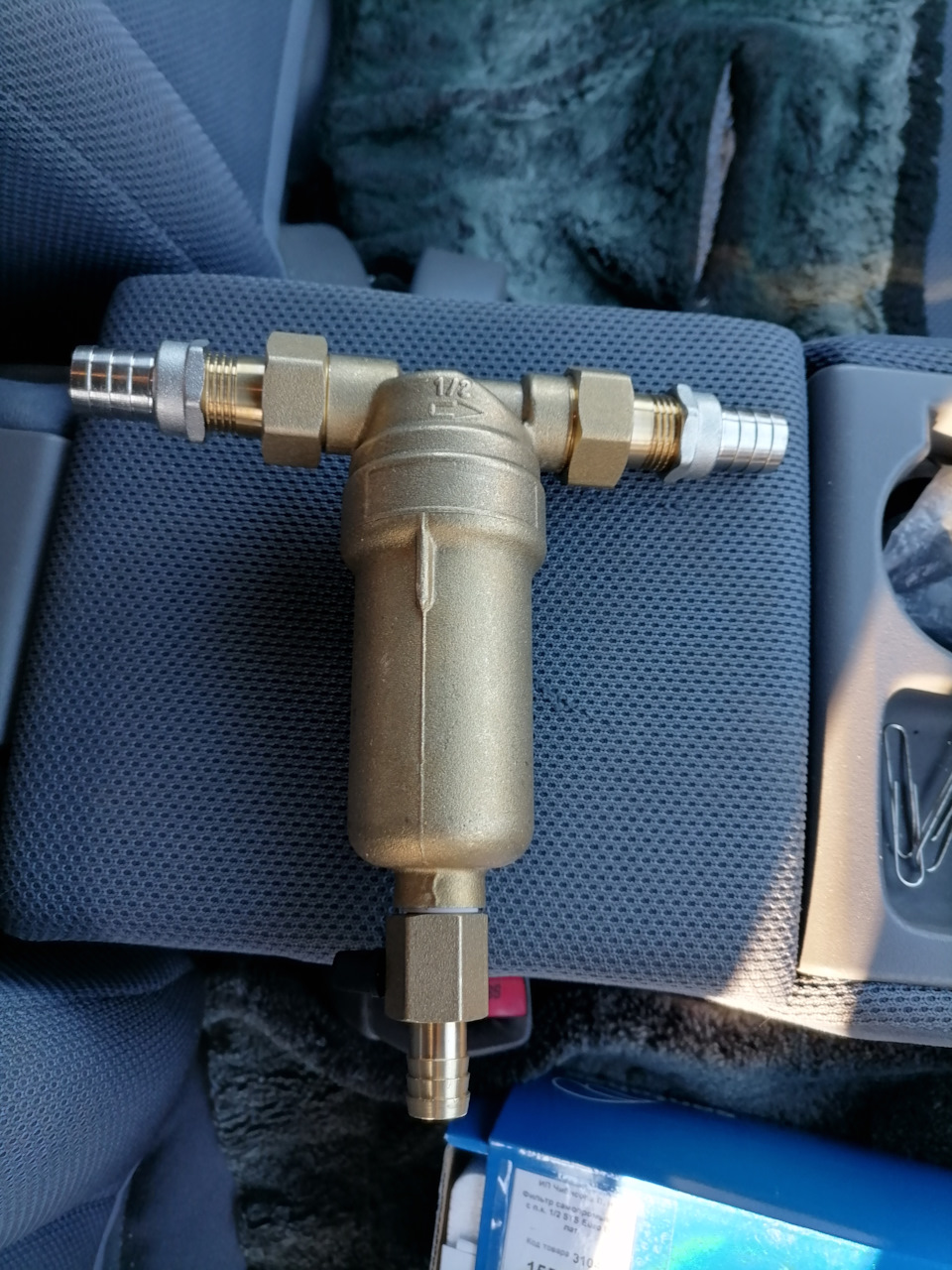 Поменял фильтр на системе охлаждения — Nissan Tino, 1,8 л, 1999 года ...