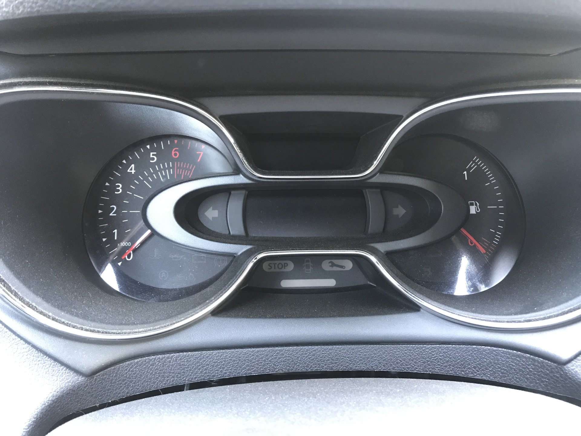 Приборная панель рено каптур. Панель Renault Captur 2018. Ручка климата Рено Каптюр. Renault Kaptur 2018 аккумулятор. Панель отопителя Рено Каптур.
