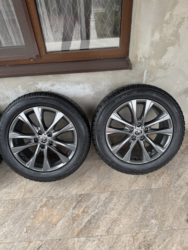 Шины зимние нешипованные Toyo 235/55 R18, литые диски Toyota 8Jx18 ET45 5x114,3 на Lexus NX (1G), Lexus RX (4G), Toyota Camry (XV50), Toyota RAV4 (III), Toyota RAV4 (IV). Б/у | 60 000 ₽ в городе Нальчик | DRIVE2