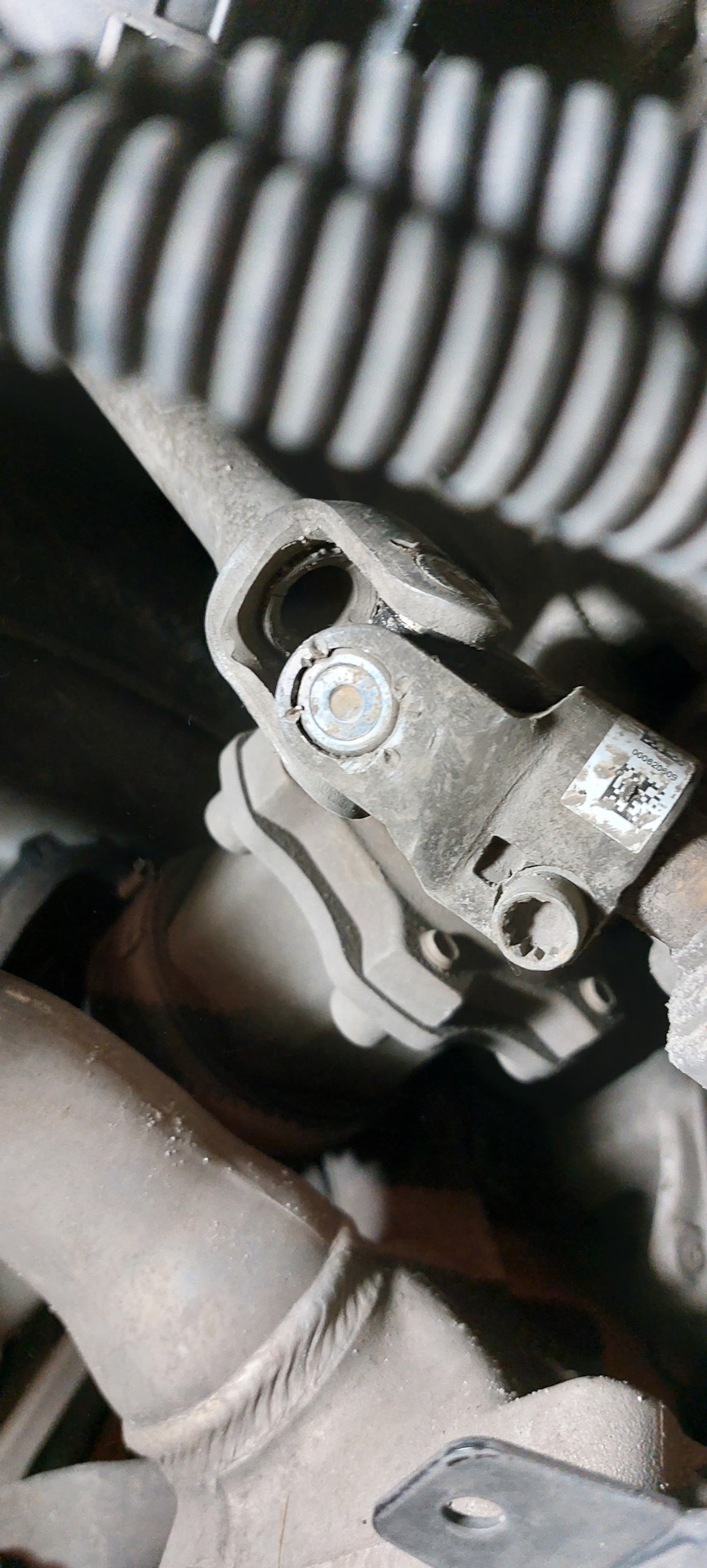 Замена крестовины рулевого вала и втулок переднего стабилизатора — Audi ...