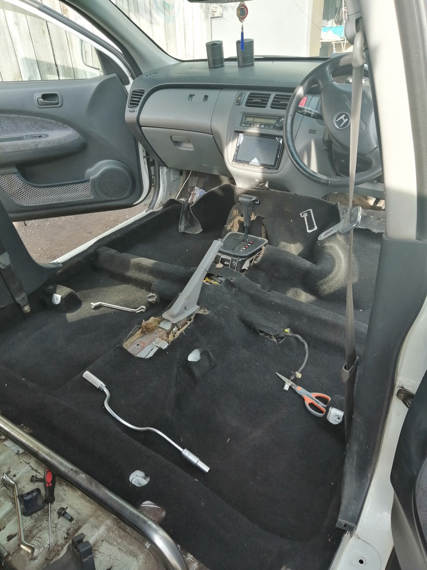 Замена ковролина — Honda HR-V (1G), 1,6 л, 2000 года | своими руками ...