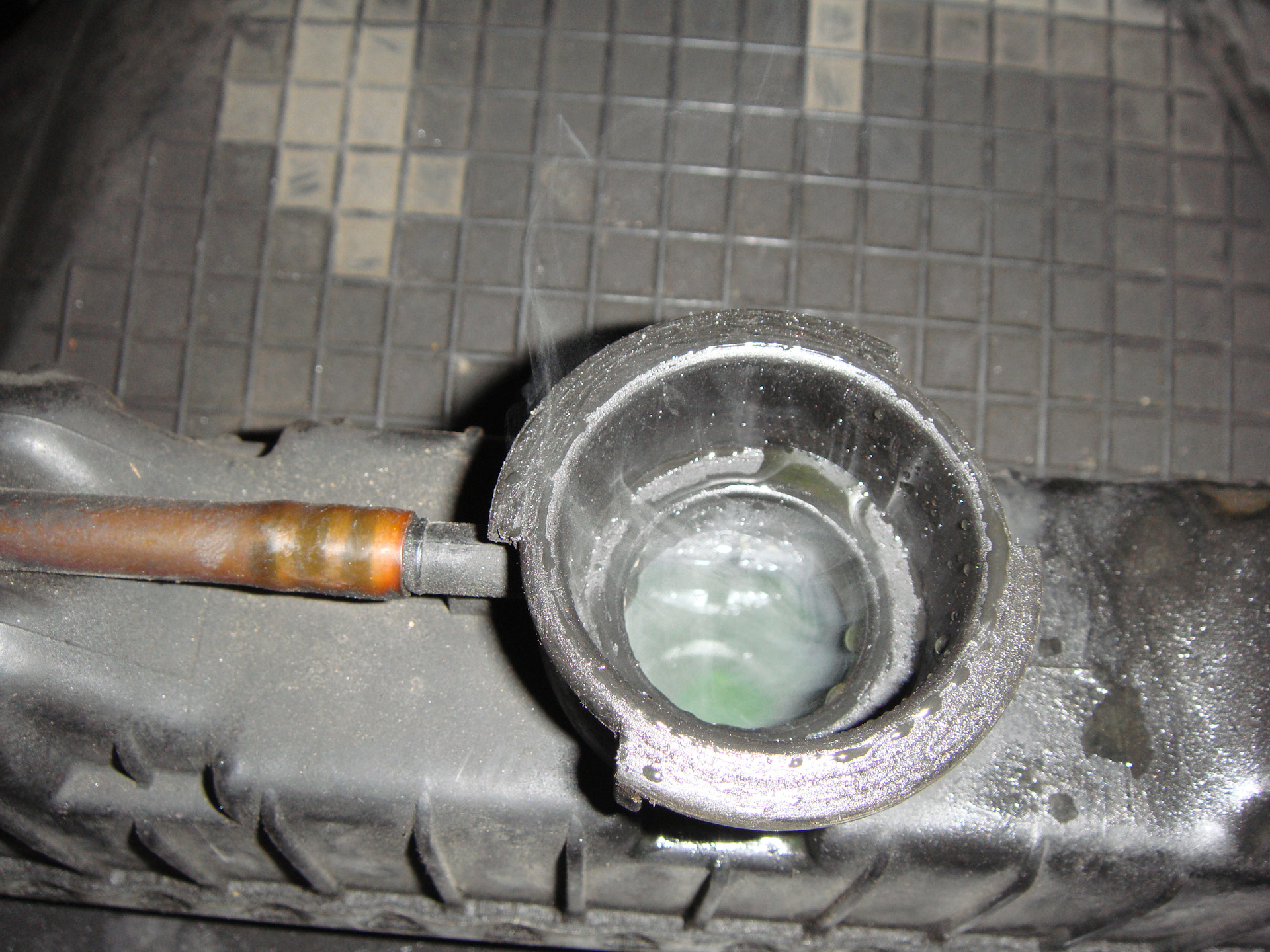 Уровень антифриза в радиаторе. — Opel Omega A, 2 л, 1992 года | другое ...