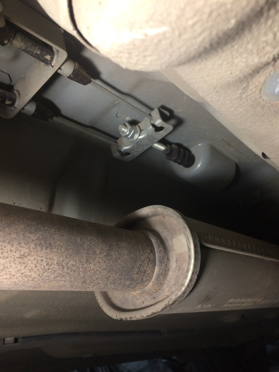 #4 Ничего особенного, просто подтянул ручник)) — Lada Гранта лифтбек, 1 ...