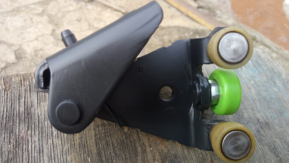 Гайка всё-таки толстовата, следовало подложить вместо гайки несколько шайб — Citroen Berlingo (1G)