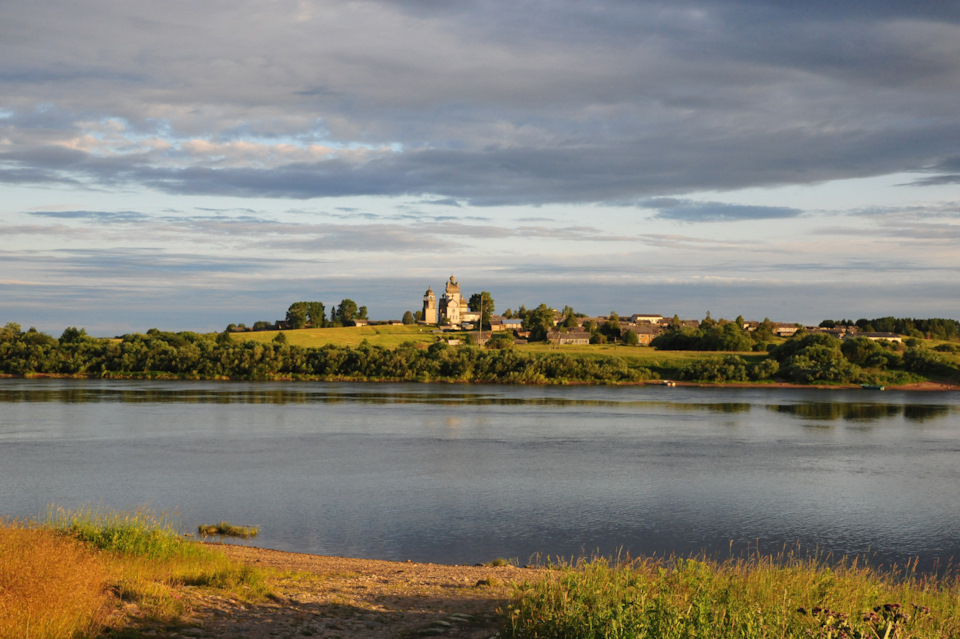 Онега, маленький городок в Архангельской области в устье Онежской губы. — Jeep Cherokee (KL)
