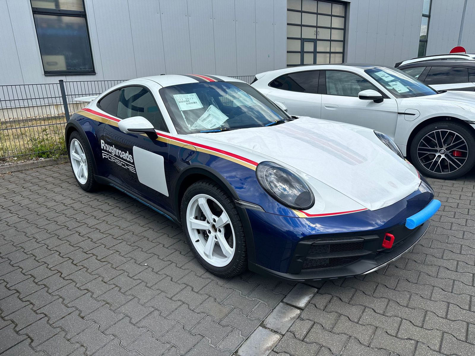 В продаже: Porsche 911 Dakar 2023 года. — DRIVE2