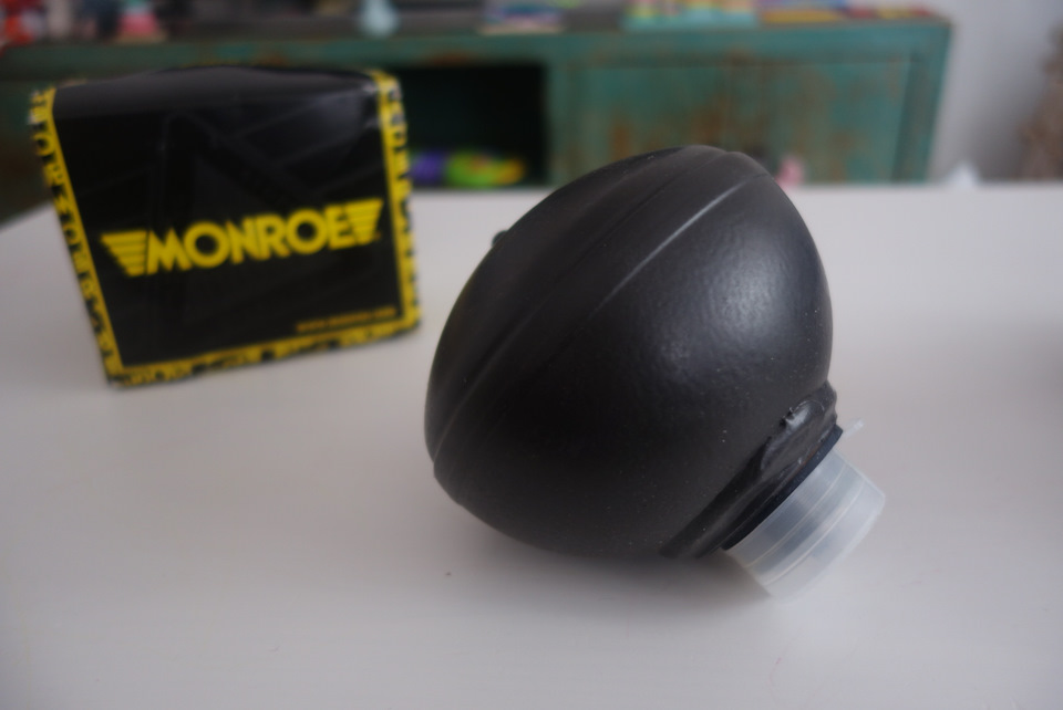 Передняя сфера Monroe SP8128 — Citroen C5 (1G). Запчасти на фото: SP8128
