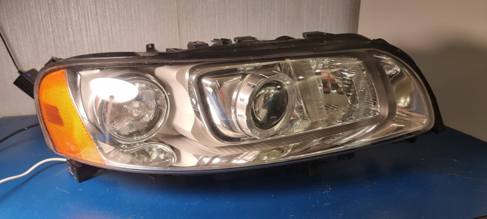 Фары вольво s60 2007. Фары на вольво s60. Фары на вольво s60. Volvo s60 фары. Фара volvo s60 2001.