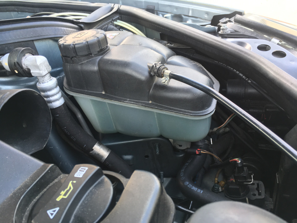 Треснул расширительный бачок (upd.) — Mercedes-Benz CLS (W219), 5 л ...