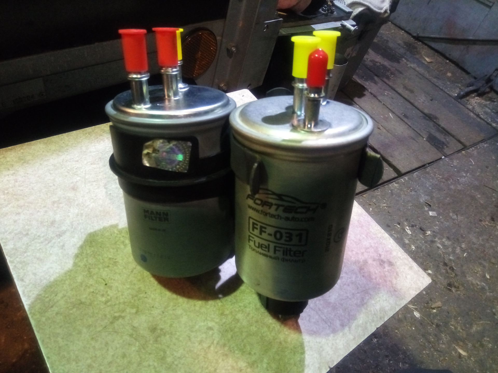 Фильтра актион спорт. Фильтр топливный Санг енг Актион спорт 2.0. Fs0089 фильтр топливный. Fs0089 с датчиком. Фильтр Делфи Санг енг в разрезе.