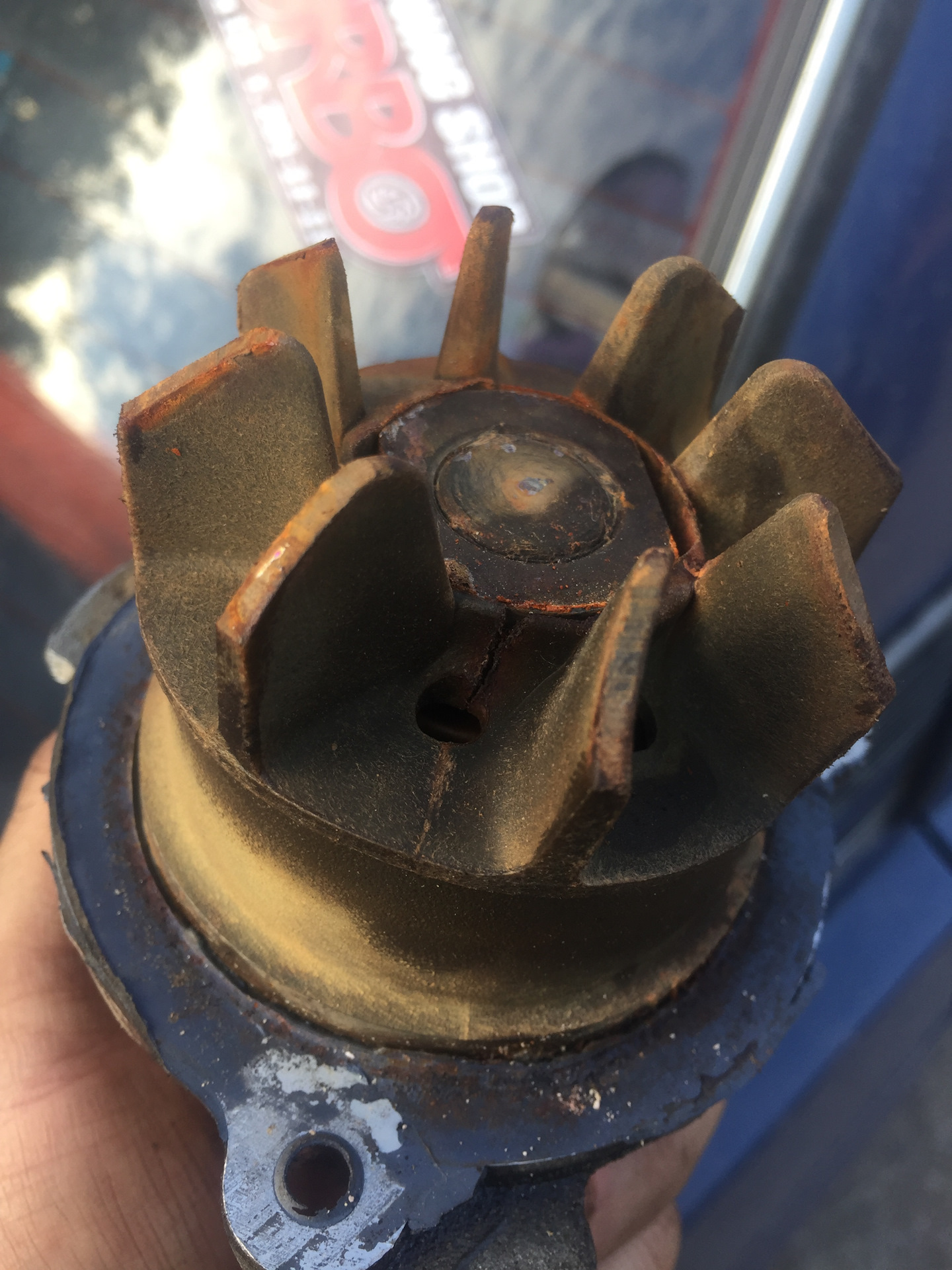 Болты корпуса помпы ваз 2107. Ремонт помпы ваз. Ремонт помпы ваз. Помпа ваз 2101. Подшипник помпы ваз 2106.