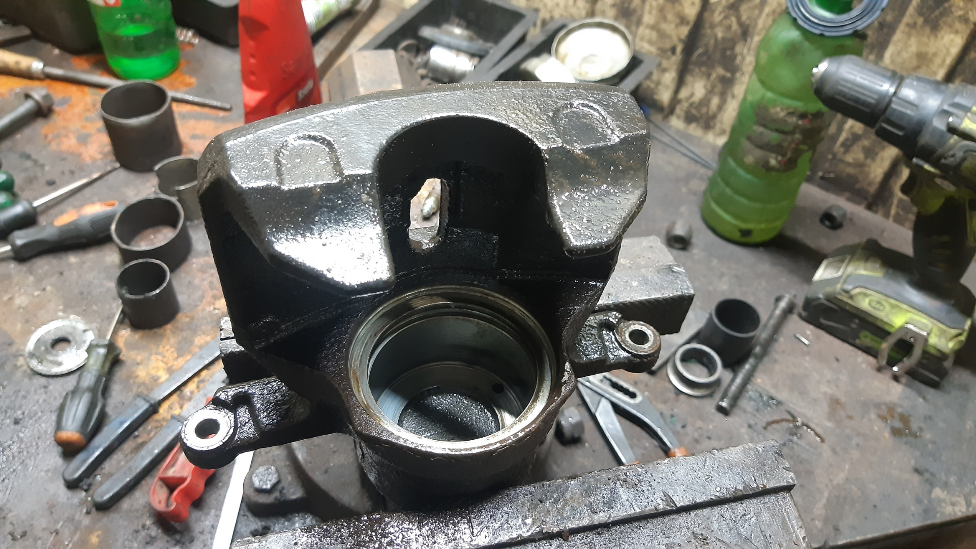 Замена пыльника поршня суппорта — Mazda CX-5 (1G), 2 л, 2013 года ...