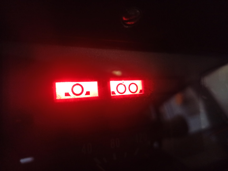 Лампа низкого уровня тормозной жидкости — ГАЗ 24, 2,5 л, 1982 года ...