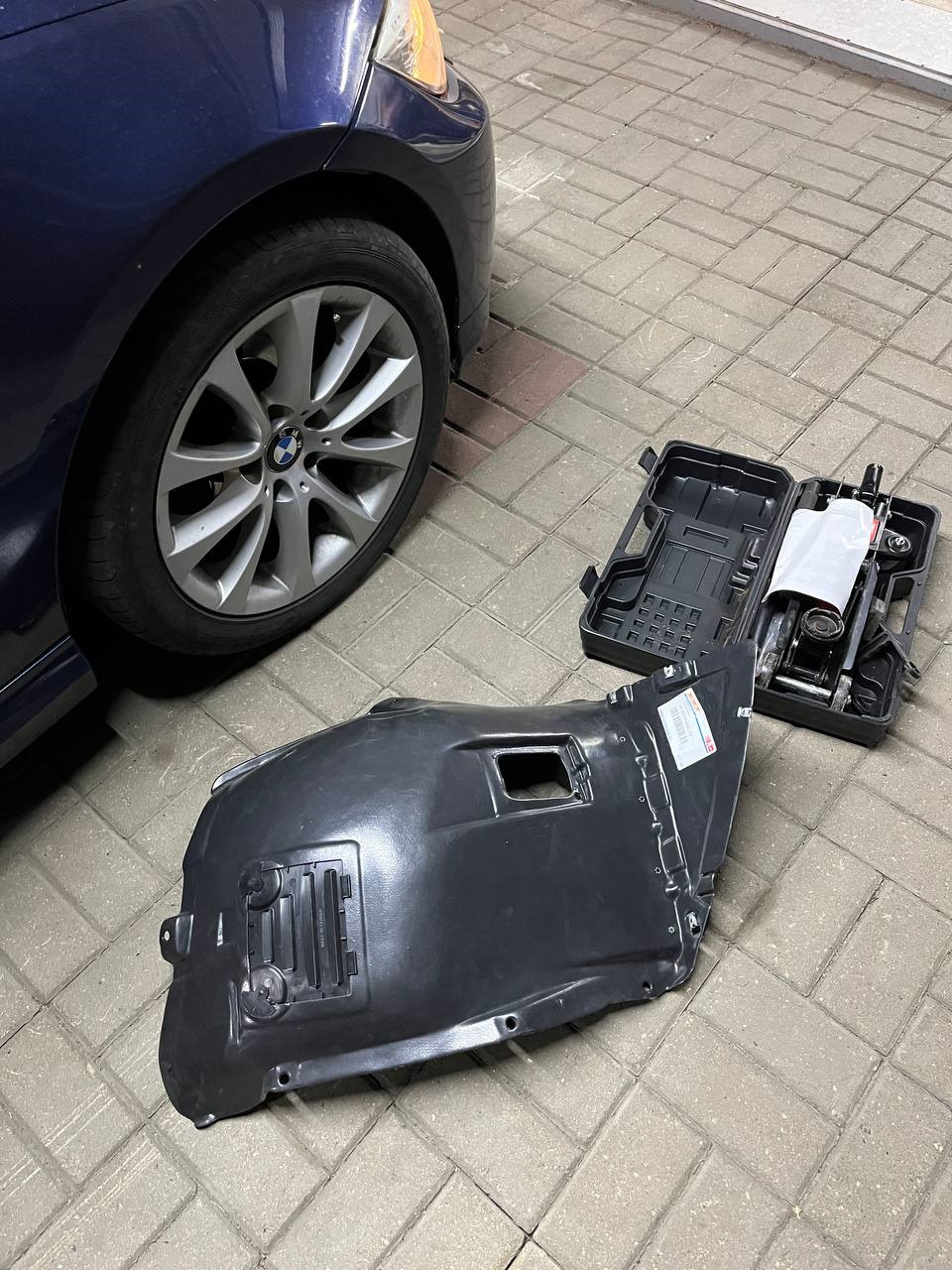 Замена локера (подкрылка) — BMW 3 series (E90), 2 л, 2011 года | своими ...