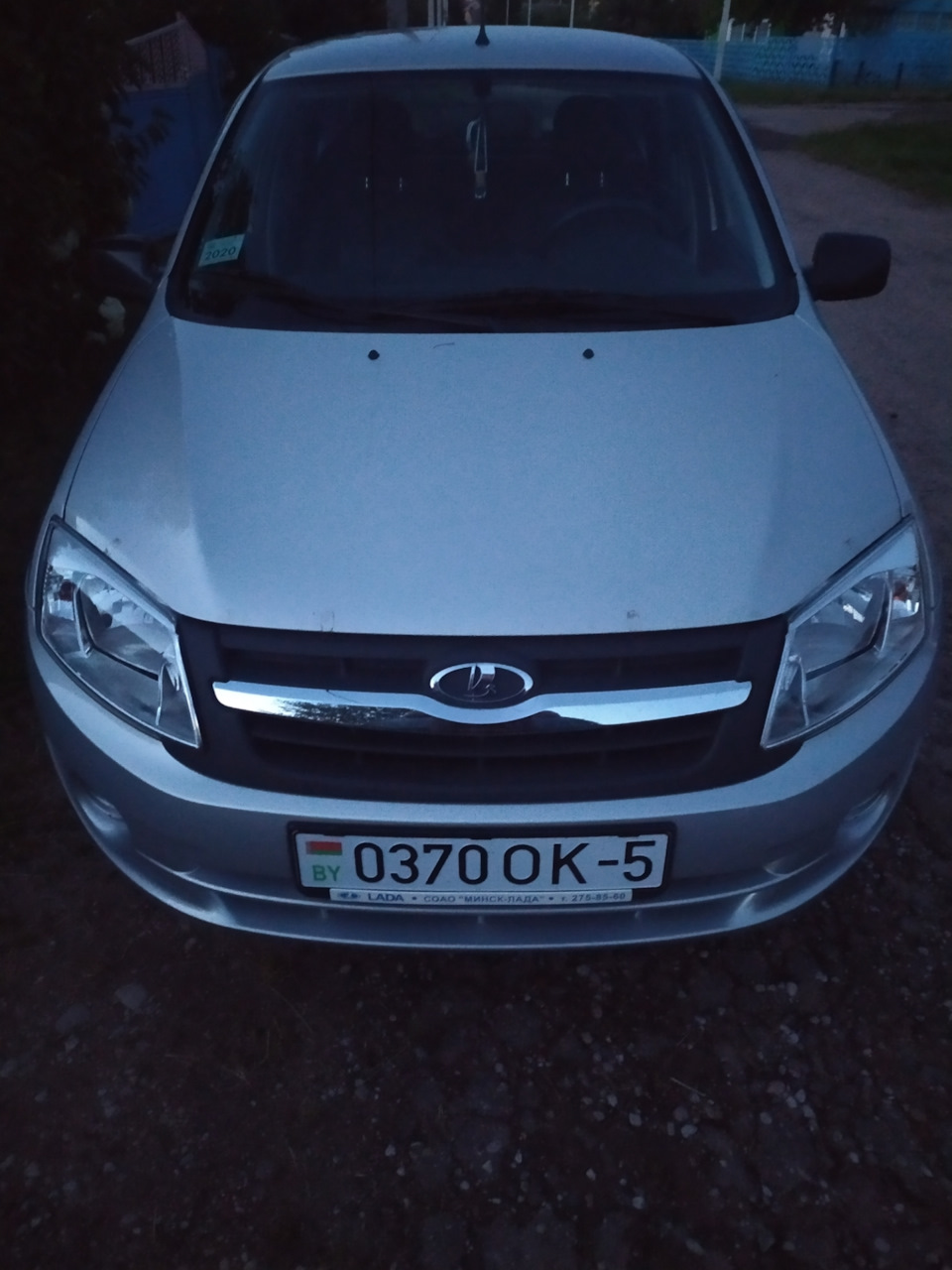 Долой дефлектор капота — Lada Гранта (1G), 1,6 л, 2014 года | тюнинг ...