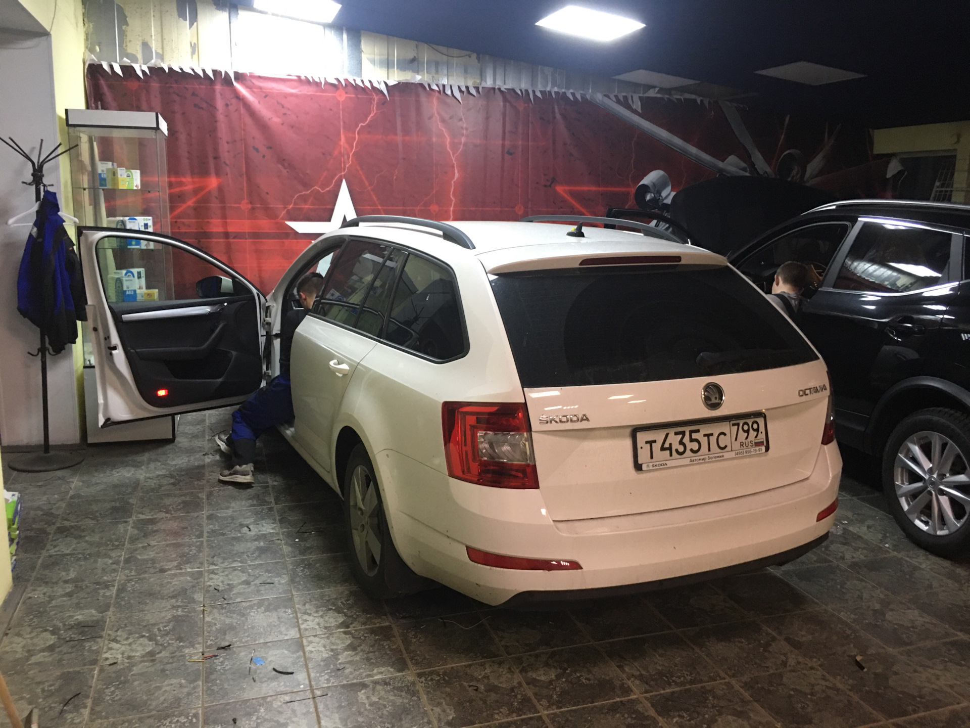 Рамки skoda motorsport fdhnbrek. Диагностика автомобиля фольксваген. Цены доп оборудование на шкода фото. Skoda оборудование. Skoda оборудование.