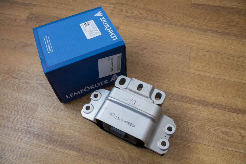 Подушка МКПП MYP. — Volkswagen Passat Variant (B7), 1,6 л, 2012 года ...