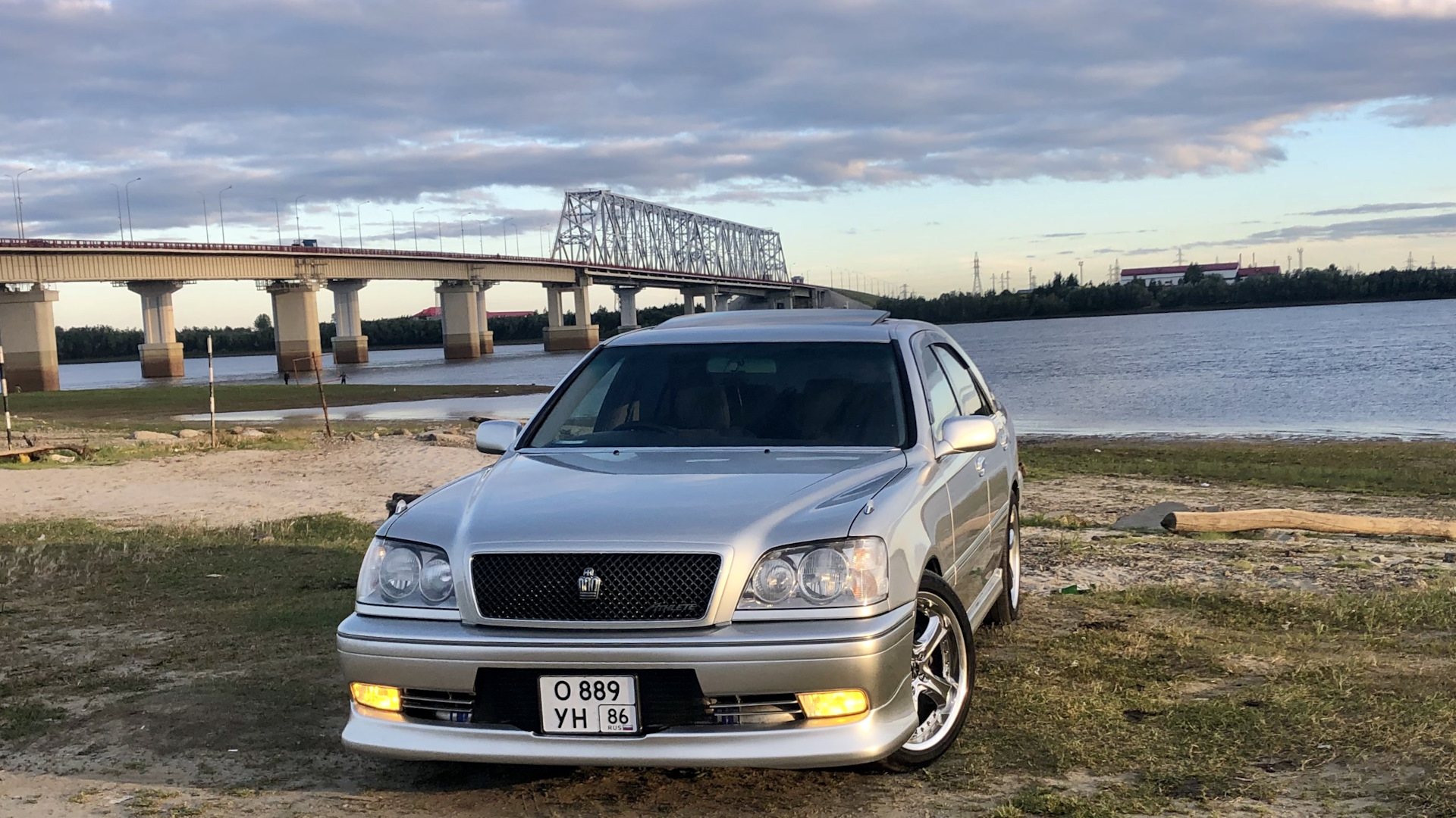 Toyota Crown 4k