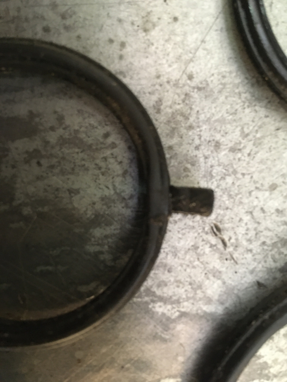 Троит на холодную. В мороз невозможно завестись. Победил проблему ...