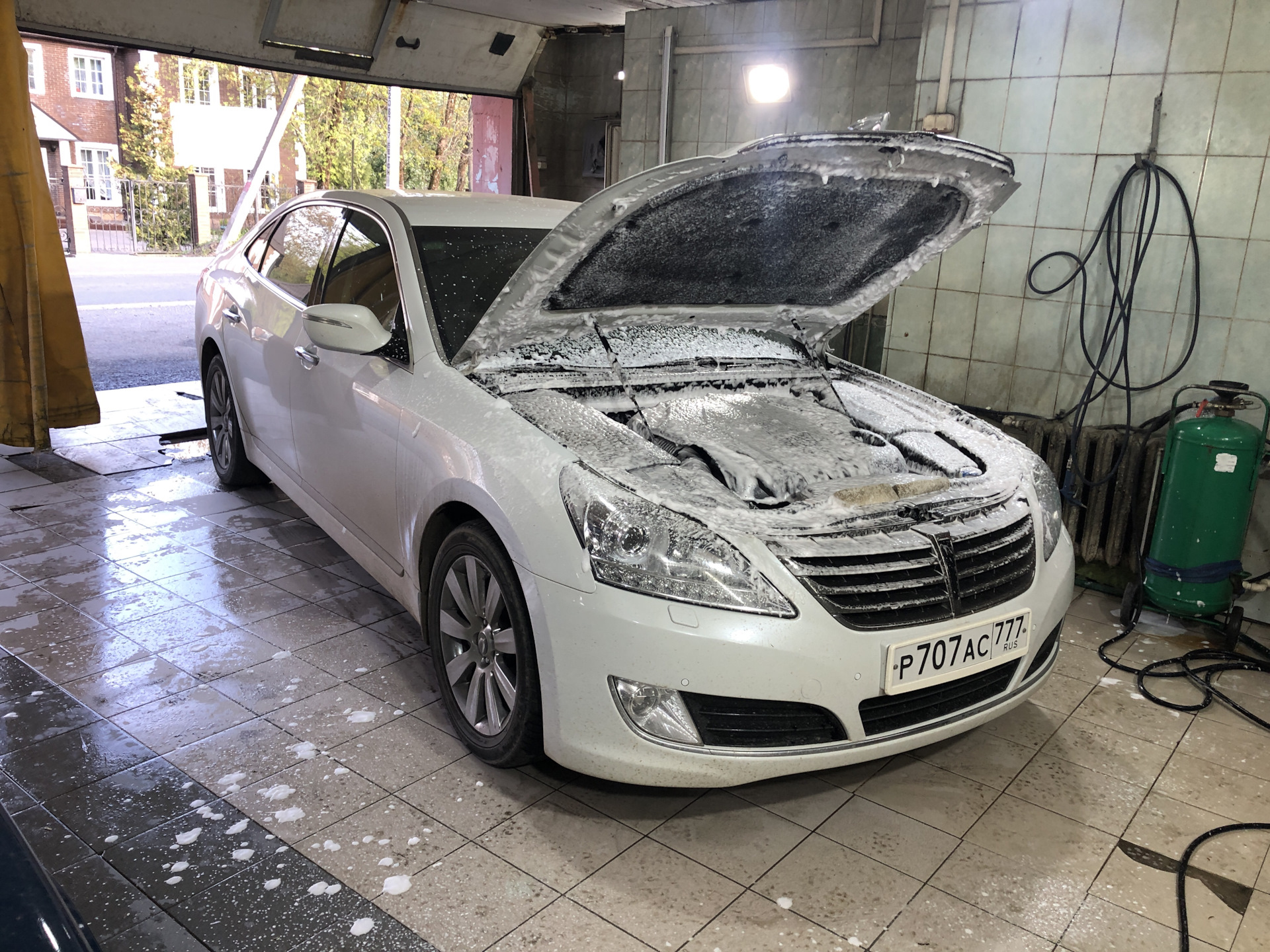 Hyundai Equus капот