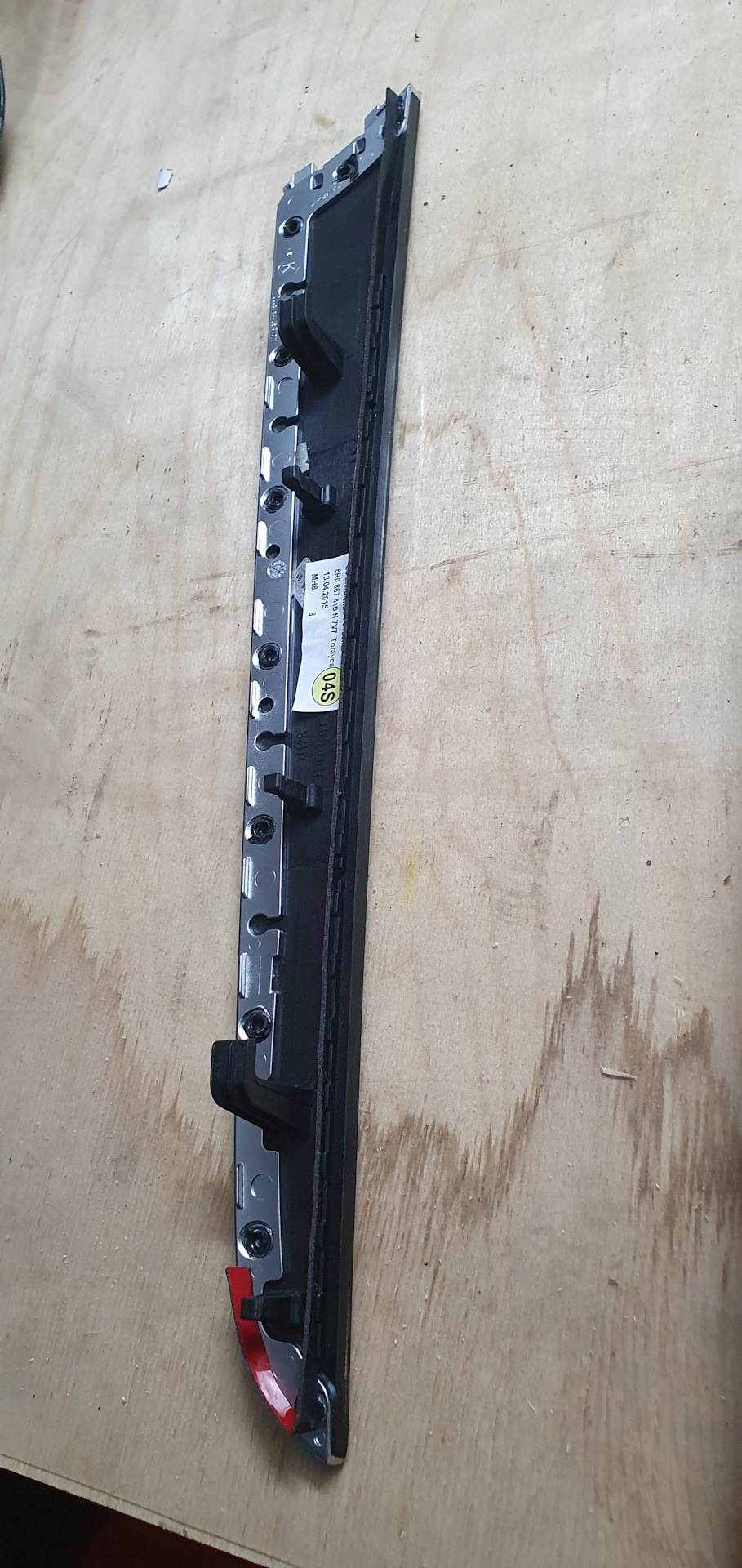 также обклеиваем от засветок — Audi Q5 (1G). Запчасти на фото: 1304201