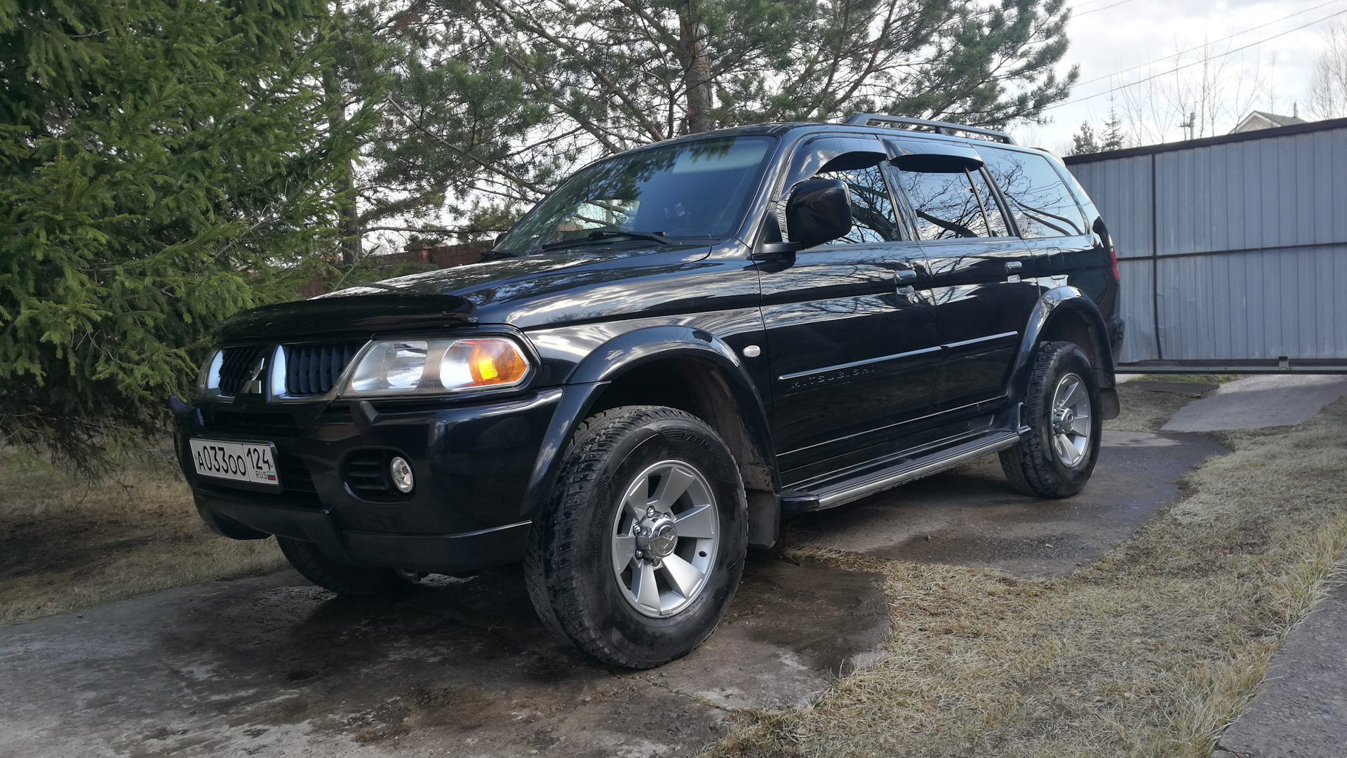 Паджеро спорт 1 бу. Диски Mitsubishi Pajero Sport 1. Паджеро спорт 1 Рестайлинг. Pajero Sport 1 тонированный. Tech line Pajero Sport 1.