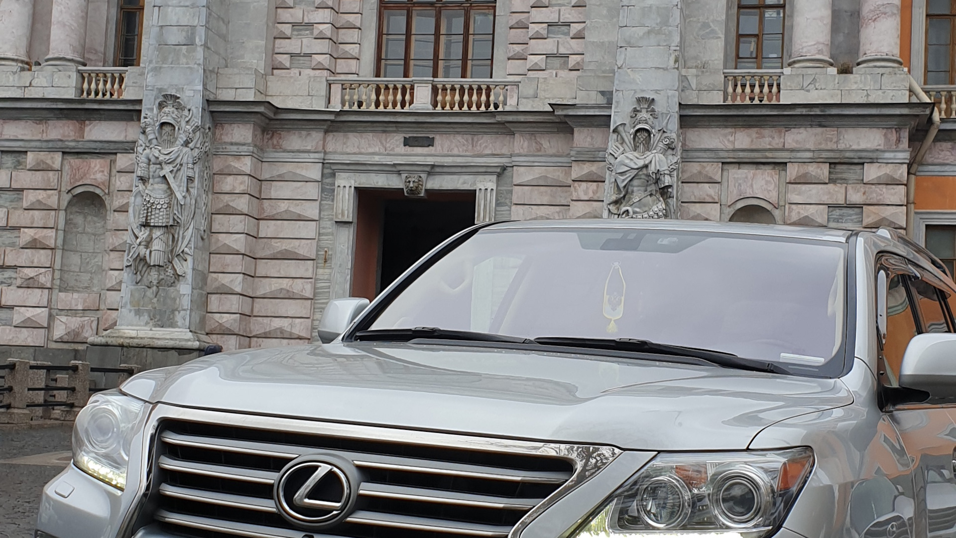 Lexus LX (URJ200/URJ201) 5.7 бензиновый 2015 | на DRIVE2