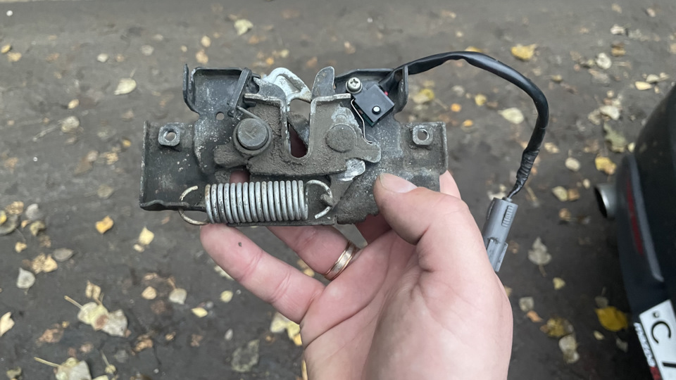 #148 OEM концевик капота👍 — Mazda 3 (2G) BL, 1,6 л, 2010 года | своими ...