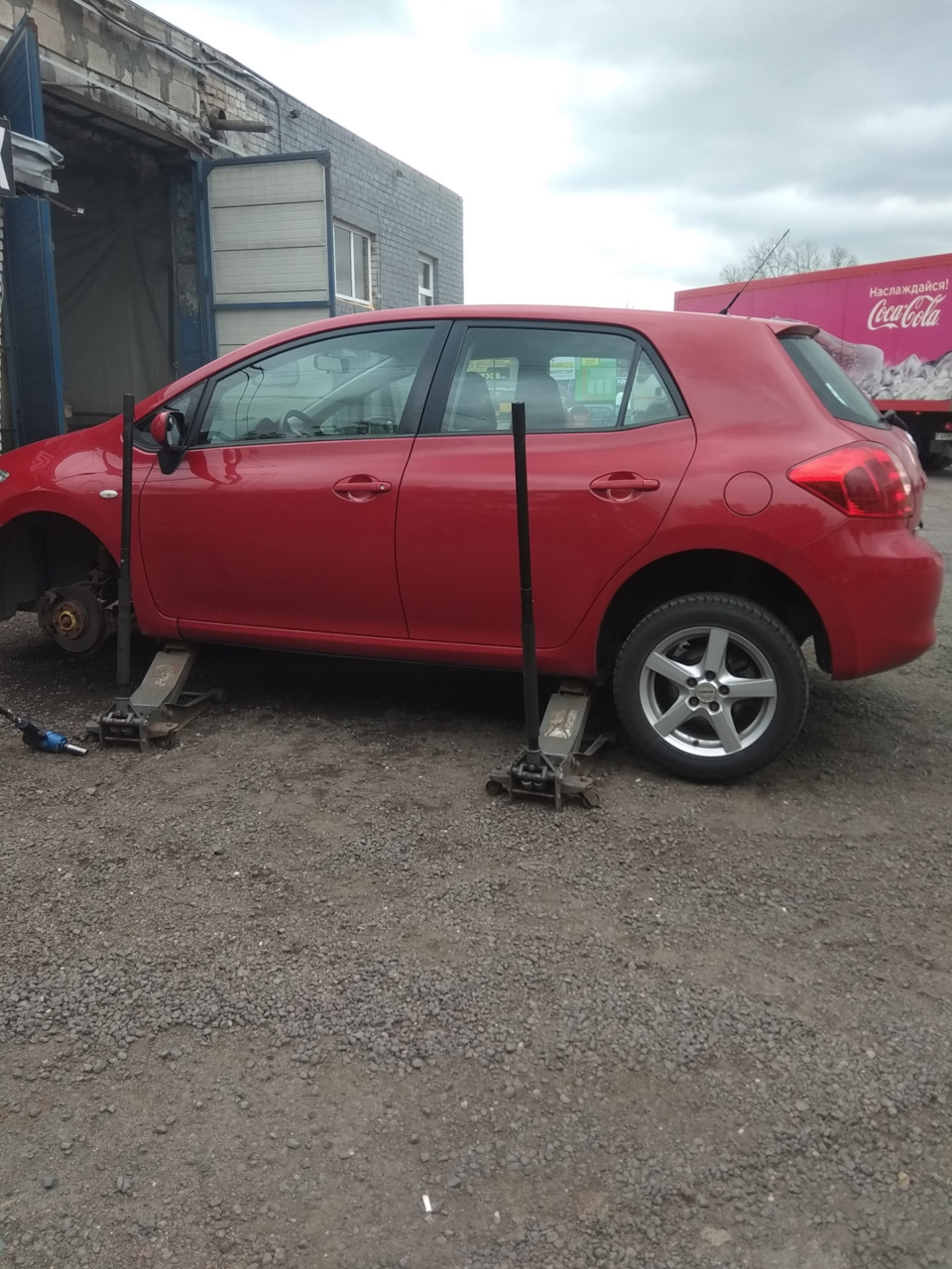 02.Рукожопы на шиномонтаже — Toyota Auris (1G), 1,4 л, 2008 года ...